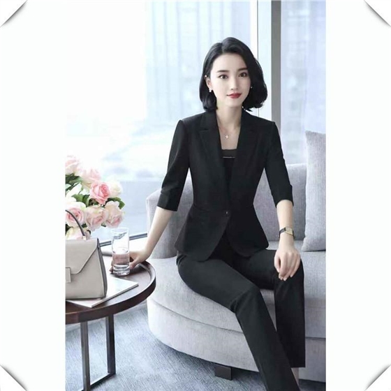 西服应该要怎么选呢？西服定做厂家告诉你